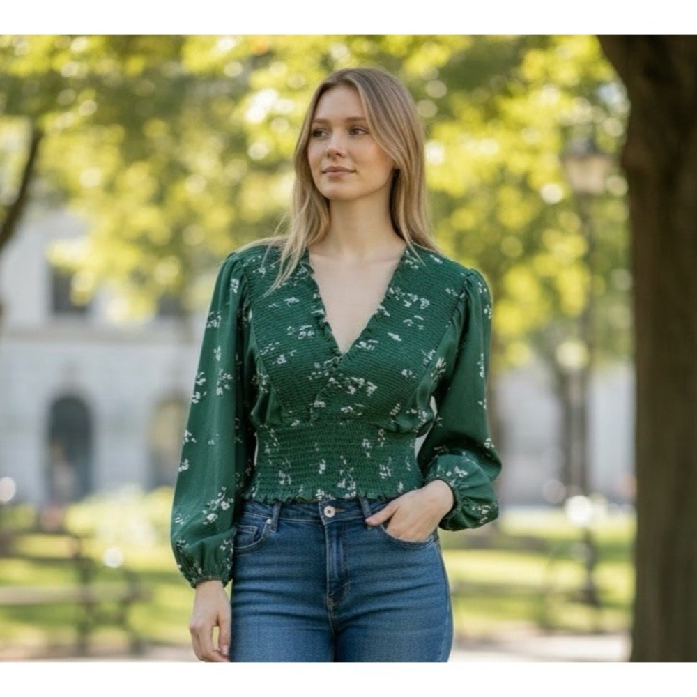 Abercrombie and Fitch Women's S Balloon Sleeve Smocked Blouse Green Floral